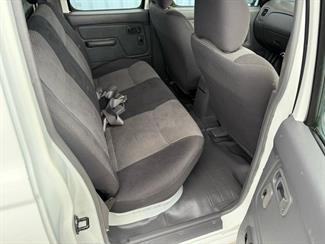 2010 Nissan NAVARA - Thumbnail