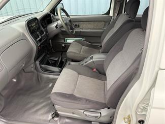 2010 Nissan NAVARA - Thumbnail