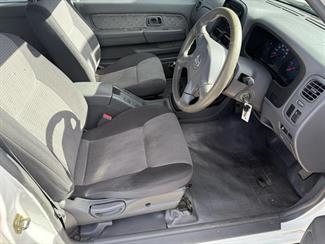 2010 Nissan NAVARA - Thumbnail