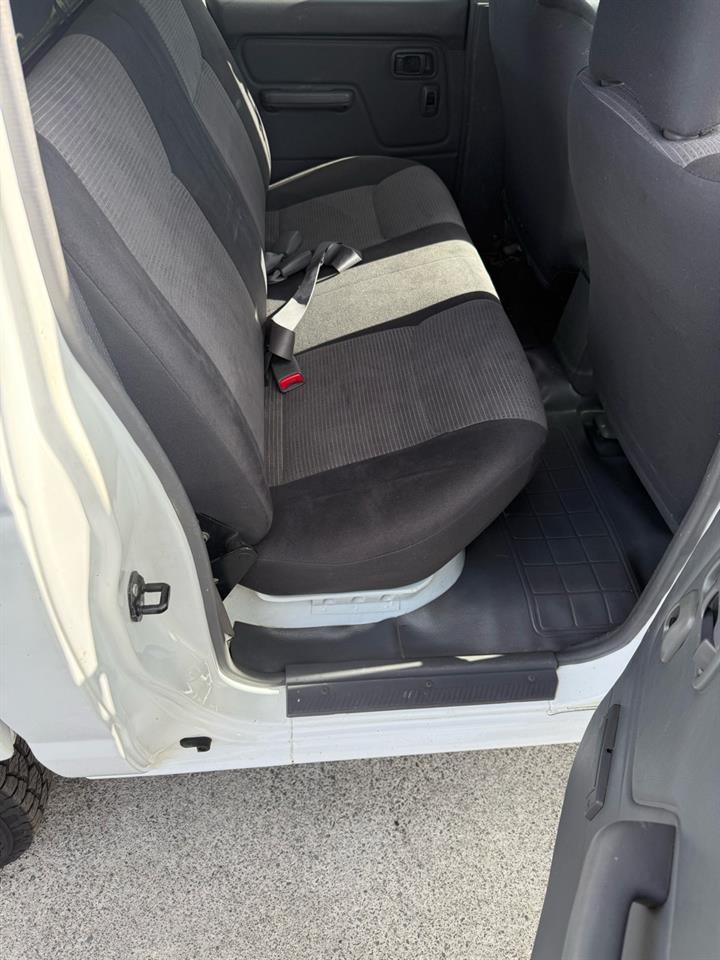2010 Nissan NAVARA