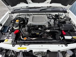 2010 Nissan NAVARA - Thumbnail