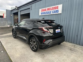 2017 Toyota C-HR - Thumbnail