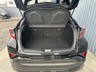 2017 Toyota C-HR - Thumbnail