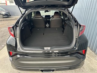 2017 Toyota C-HR - Thumbnail