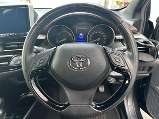 2017 Toyota C-HR - Thumbnail