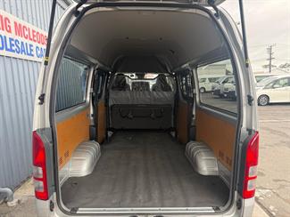 2022 Toyota HIACE - Thumbnail