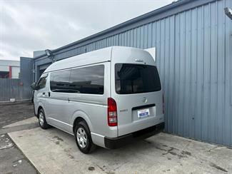 2022 Toyota HIACE - Thumbnail