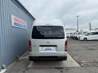 2022 Toyota HIACE - Thumbnail