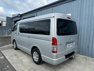 2018 Toyota HIACE - Thumbnail