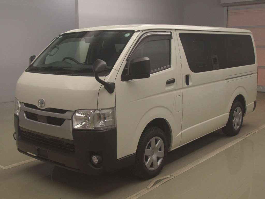 2022 Toyota HIACE