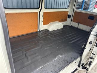 2018 Toyota HIACE - Thumbnail