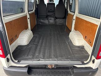 2018 Toyota HIACE - Thumbnail
