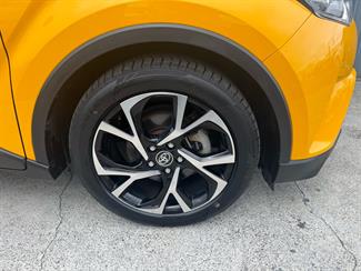 2016 Toyota C-HR - Thumbnail