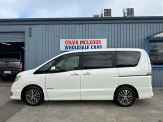 2015 Nissan SERENA - Thumbnail