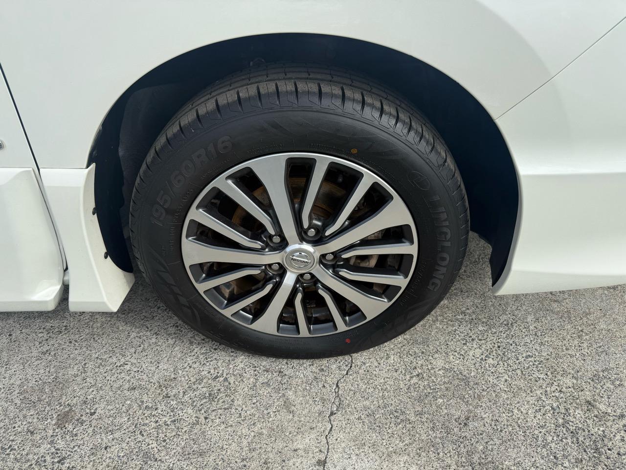 2015 Nissan SERENA