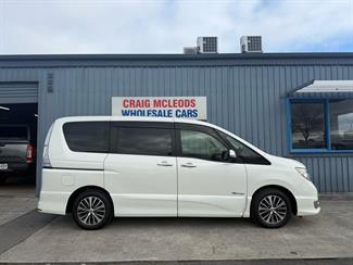 2015 Nissan SERENA - Thumbnail