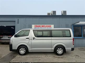 2017 Toyota HIACE - Thumbnail