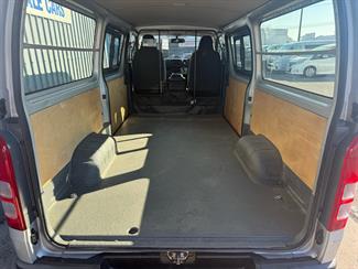 2017 Toyota HIACE - Thumbnail