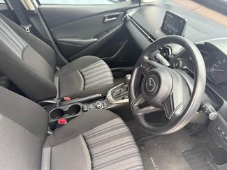 2020 Mazda Mazda2 - Thumbnail