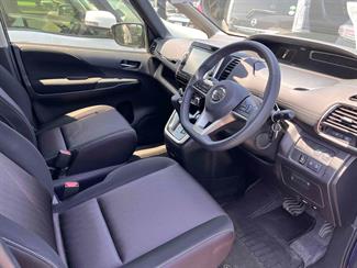 2017 Nissan SERENA - Thumbnail