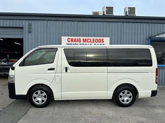 2020 Toyota HIACE - Thumbnail