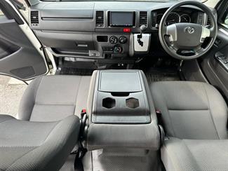 2020 Toyota HIACE - Thumbnail