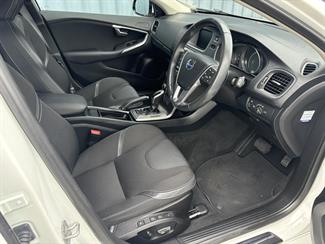 2015 Volvo V40 - Thumbnail