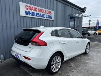 2015 Volvo V40 - Thumbnail