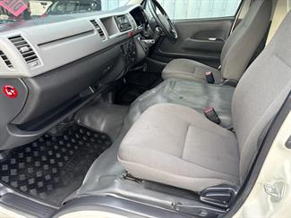 2012 Toyota HIACE - Thumbnail