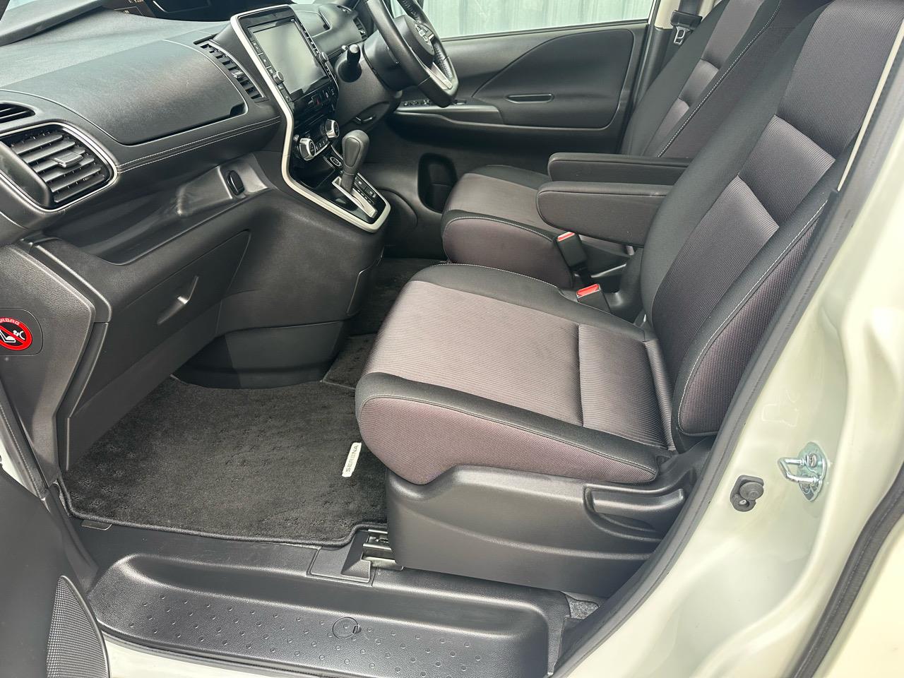 2017 Nissan SERENA