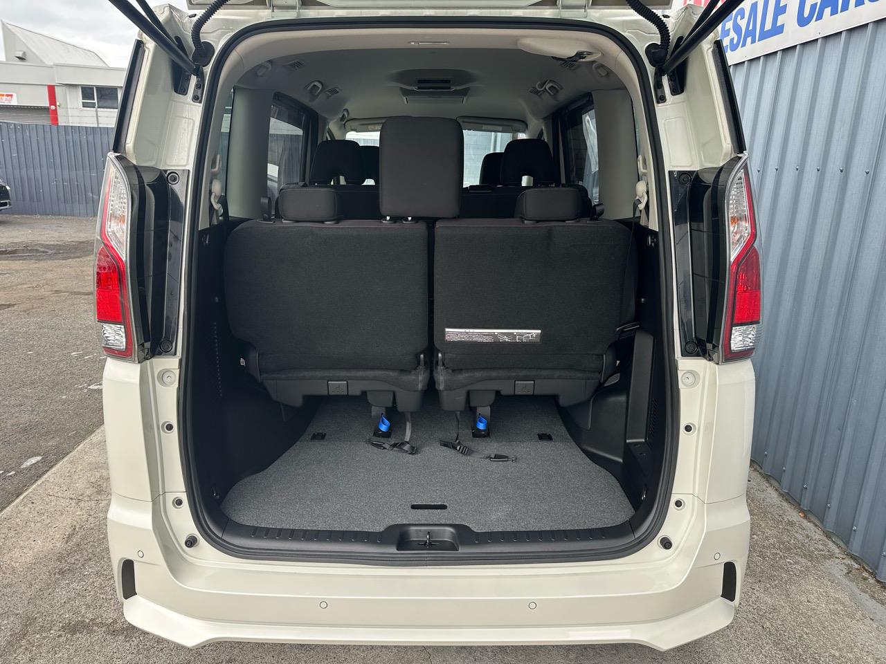 2017 Nissan SERENA