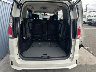 2017 Nissan SERENA - Thumbnail