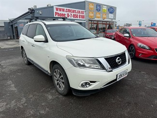 2015 Nissan PATHFINDER - Thumbnail