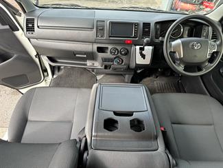 2022 Toyota HIACE - Thumbnail