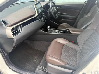 2017 Toyota C-HR - Thumbnail
