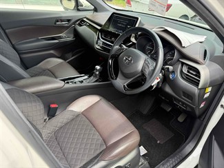 2017 Toyota C-HR - Thumbnail