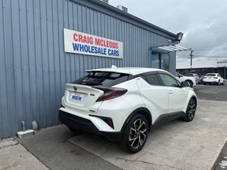 2017 Toyota C-HR - Thumbnail