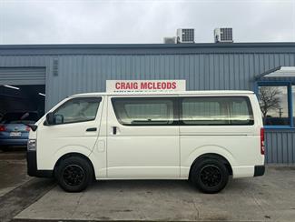 2022 Toyota HIACE - Thumbnail