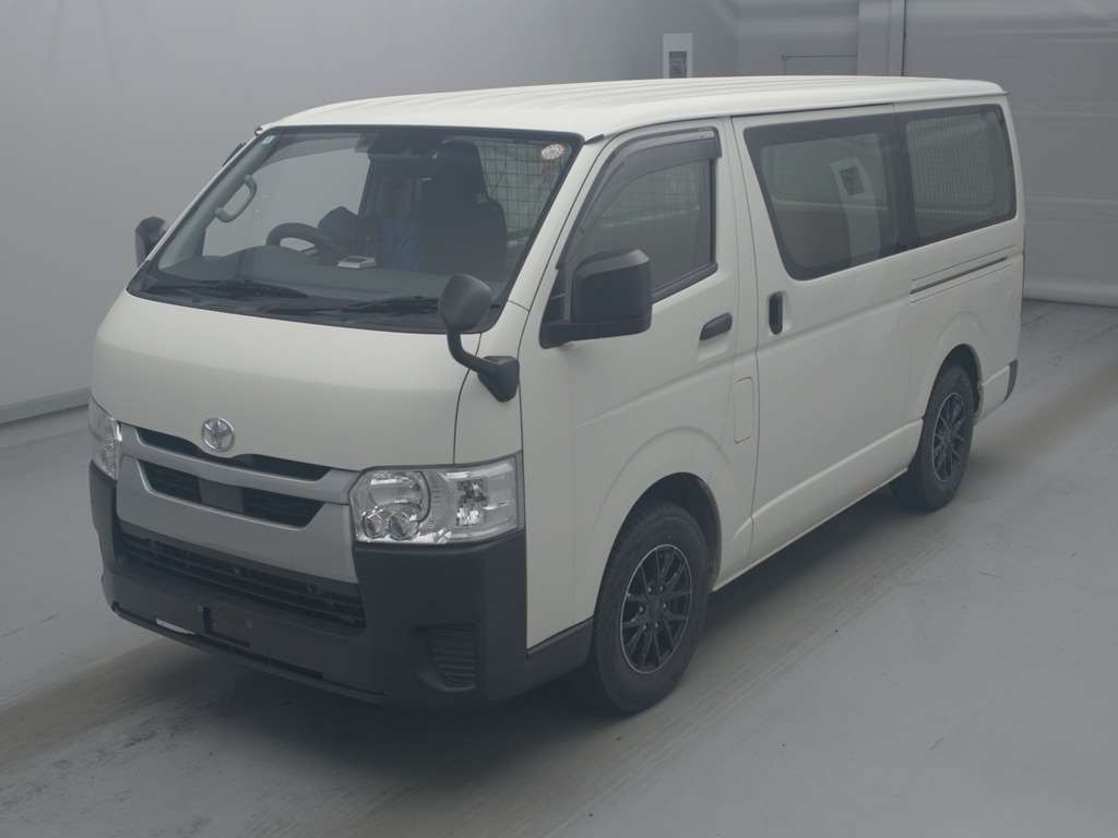 2022 Toyota HIACE