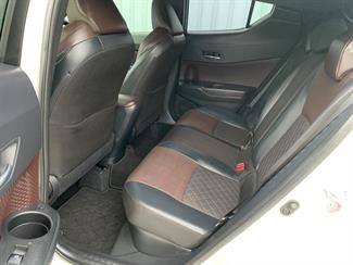 2017 Toyota C-HR - Thumbnail