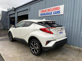 2017 Toyota C-HR - Thumbnail