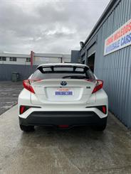 2017 Toyota C-HR - Thumbnail