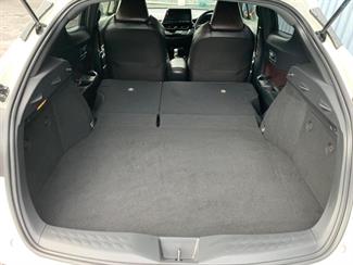 2017 Toyota C-HR - Thumbnail