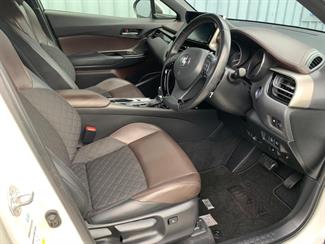 2017 Toyota C-HR - Thumbnail