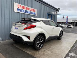 2017 Toyota C-HR - Thumbnail