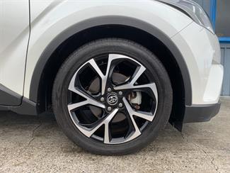 2017 Toyota C-HR - Thumbnail