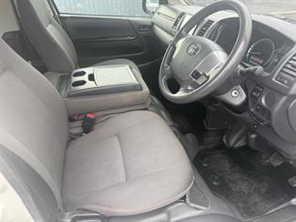2018 Toyota HIACE - Thumbnail