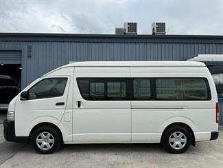 2017 Toyota HIACE - Thumbnail