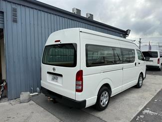 2017 Toyota HIACE - Thumbnail