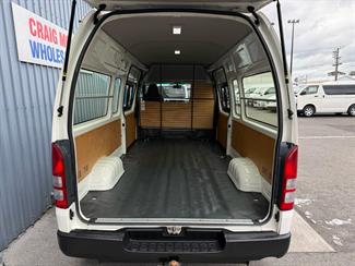 2017 Toyota HIACE - Thumbnail